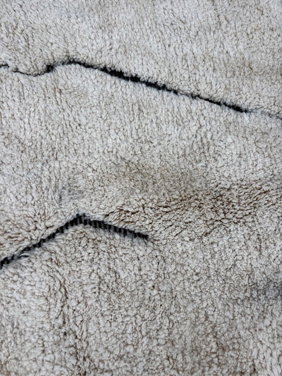 Image 1 of Tapis berbère marocain de luxe en laine 200x300 cm – Tapis berbère blanc et noir