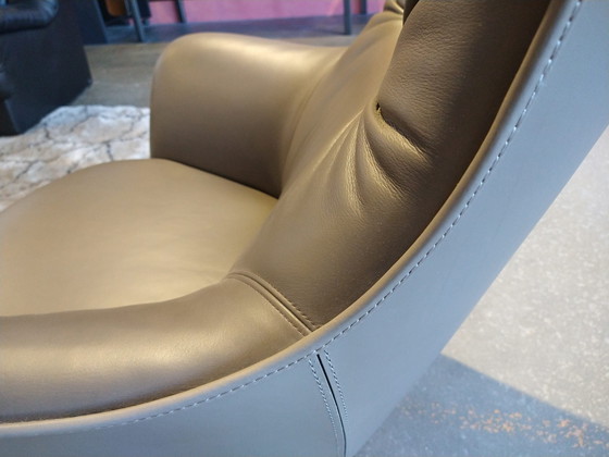 Image 1 of Fauteuil Poltrona Frau Mamy bleu avec repose-pieds