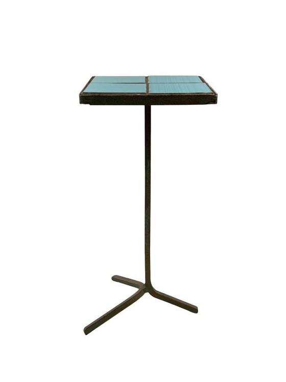 Image 1 of Moderne azuurblauwe bijzettafel van ijzer en tegels, Frankrijk jaren 1960