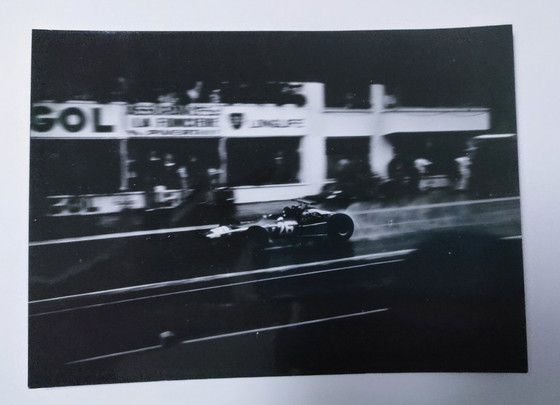 Image 1 of tre fotografie della 24 Ore di Le Mans, scattate su pellicola negli anni '60