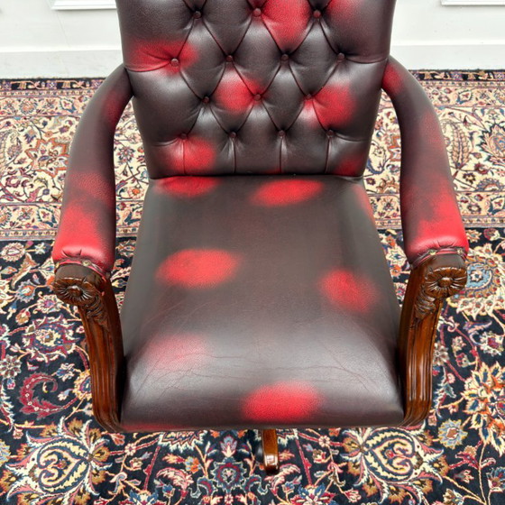 Sedia da ufficio Chesterfield classica inglese rosso Oxblood – Sedie da ufficio, Leather, Wood (photo 6 of 7)