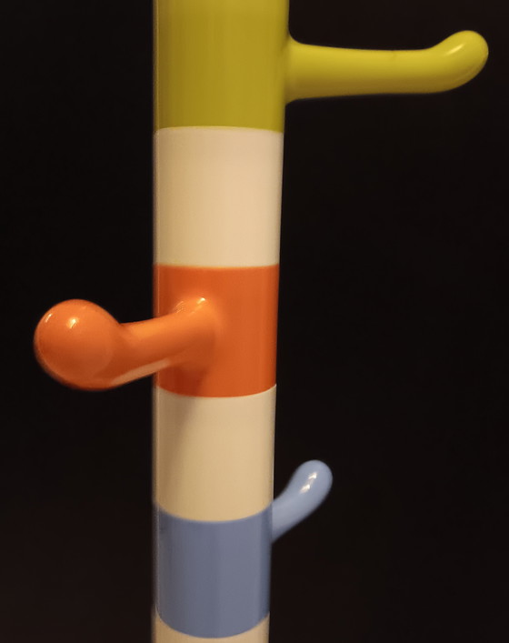 Image 1 of Perchero infantil de pie estilo Memphis IKEA