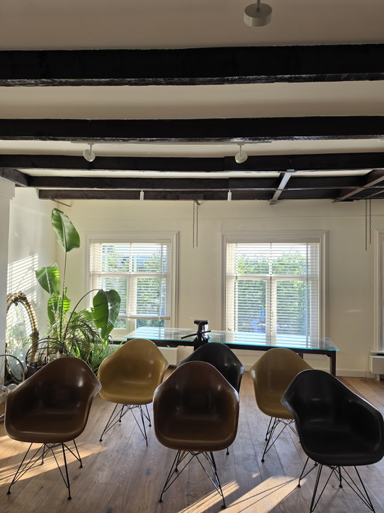 Image 1 of 6 sillones originales Herman Miller Eames de fibra de vidrio – Charles y Ray Eames