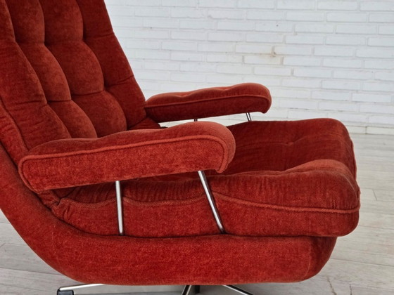 Image 1 of Fauteuil pivotant suédois des années 1970, de la marque Ulferts Sweden, en velours.
