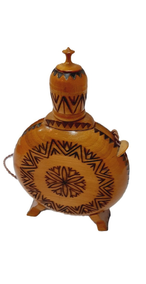 Image 1 of Flacon en bois pyrogravé roumain vintage de 20 cm