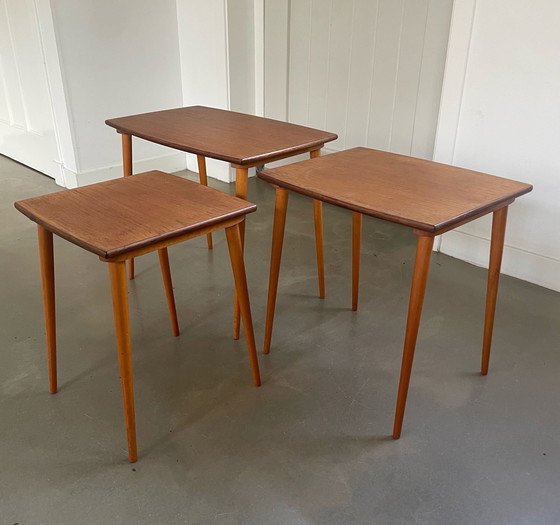 Image 1 of Tables gigognes scandinaves au design Mid Century