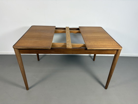 Image 1 of Vintage uitschuifbare teak tafel, uitgeschoven is hij 208 cm