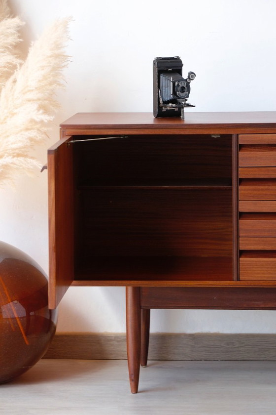 Image 1 of Britisches Sideboard im modernen Stil von White & Newton | Ikonisches Design