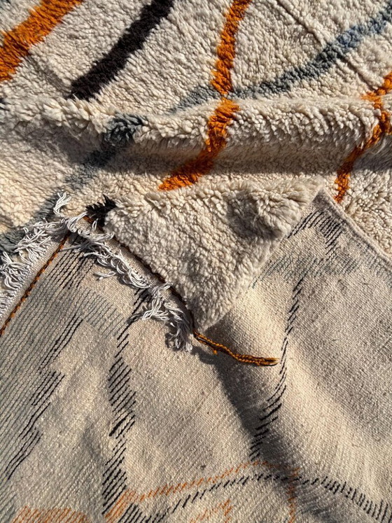 Image 1 of Marokkaans Azilal wollen tapijt 200x350 cm – Handgeweven Berber tapijt