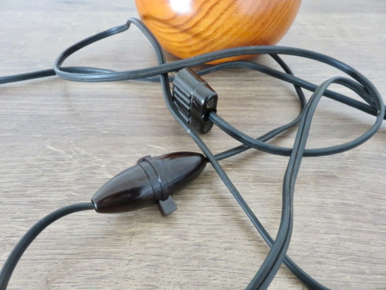 Lampada in legno chiaro e ottone, Francia, Metà del XX secolo, Lampade da tavolo, Marrone (foto 7 di 7)