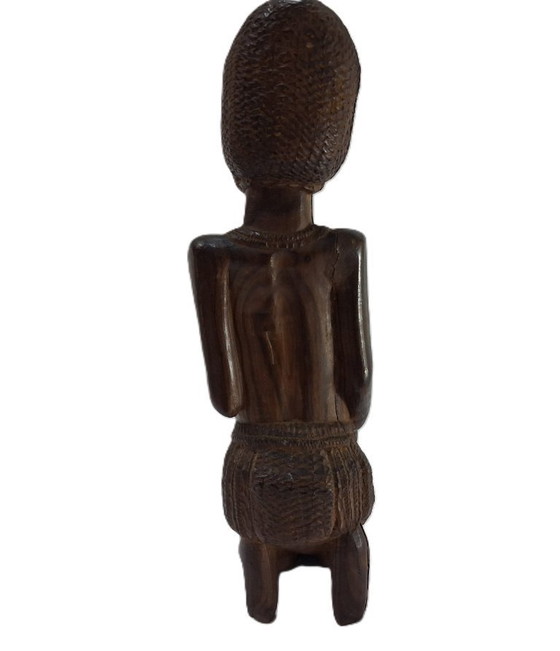 Image 1 of Estatuilla africana de madera antigua de una mujer