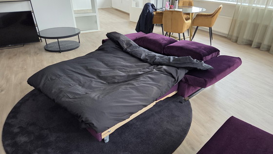 Image 1 of Lussuoso divano letto con pouf in tessuto di velluto color melanzana