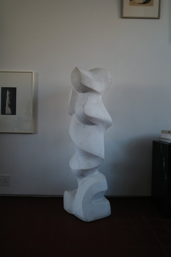 Image 1 of Stehende Granit-Stein-Skulptur