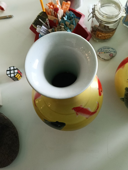 2 Chinese vases