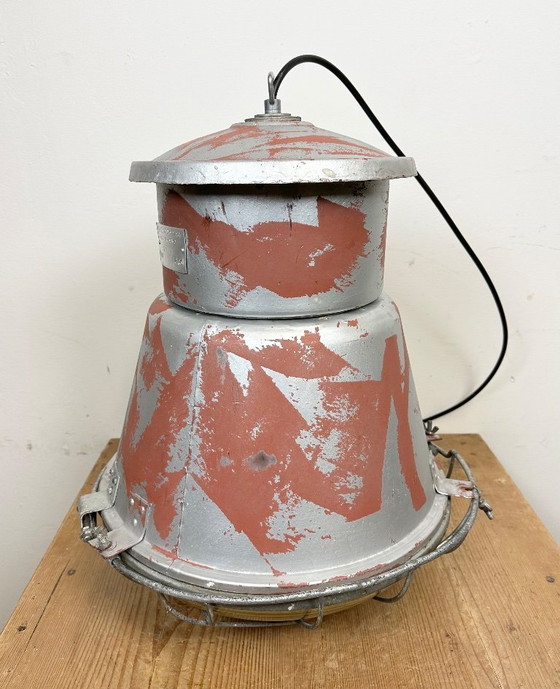 Image 1 of Suspension industrielle en forme de cage avec abat-jour en verre, de Mesko, années 1970