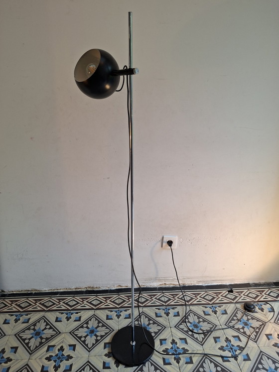 Vintage black floor lamp, sixties – Floor lights, Metal (photo 4 of 9)