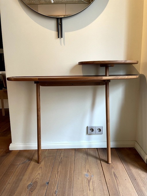1x Noble and Wood Cloud console