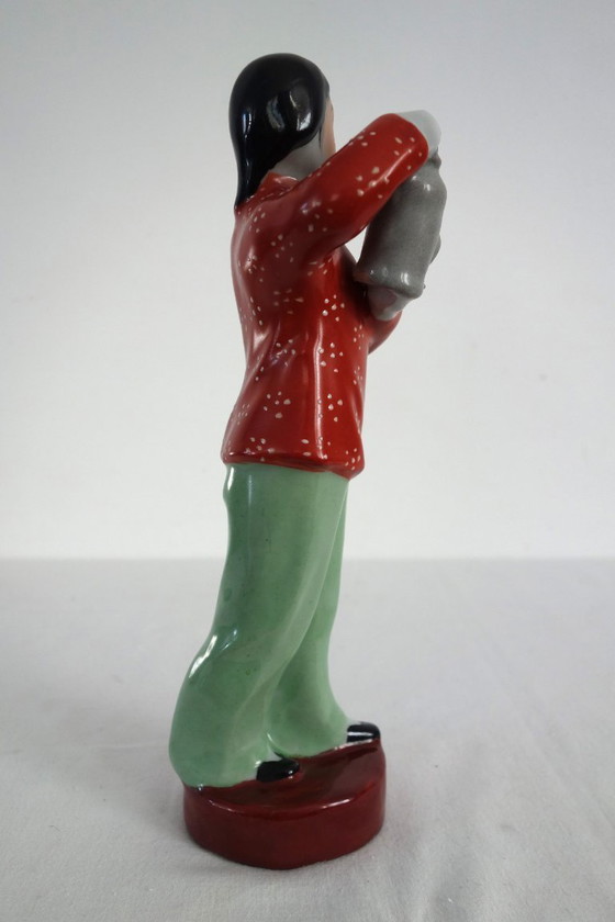 Image 1 of Estatua femenina de porcelana china con forma de galleta - Revolución Cultural n.° 9