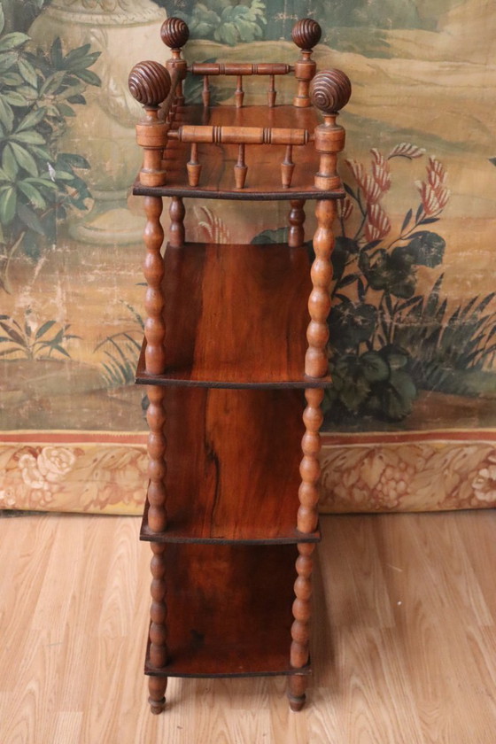 Image 1 of Altes Regal auf gedrechselten Holzbeinen