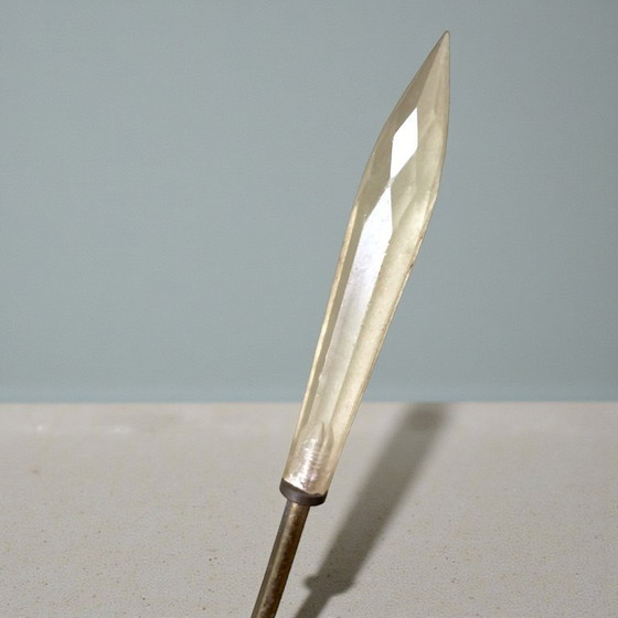 Image 1 of Applique murale française moderne du milieu du siècle, en verre blanc et laiton, années 1960