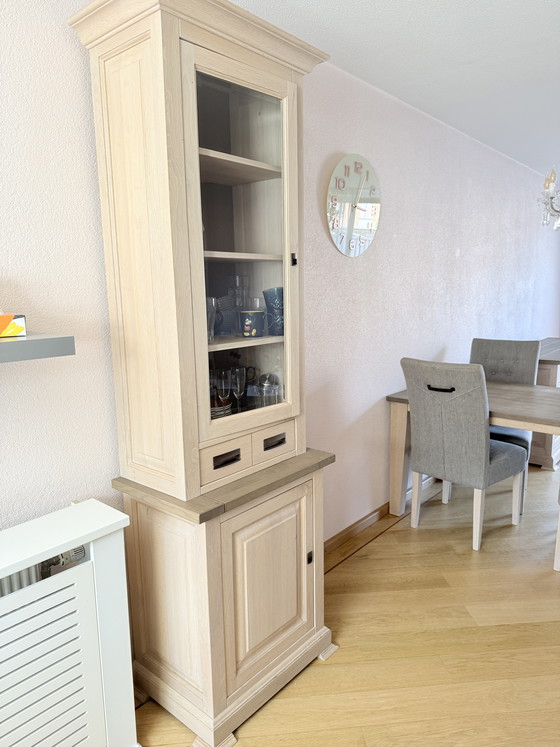 Image 1 of Stilvoller Vitrinenschrank