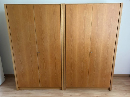 2 identische Kleiderschränke