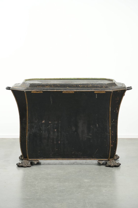 Elegant antique coal/hearth bin in Chinoiserie style from the 19th century with beautiful accents and brass (photo 6 of 16)