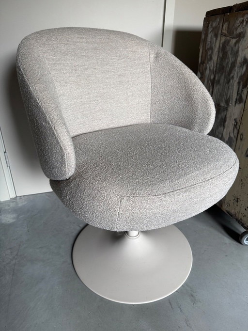 3 pieces, as new, Mid Century Style tulip-base armchairs, very comfortable