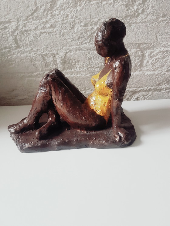 Image 1 of Femme assise en maillot de bain, pâte à modeler