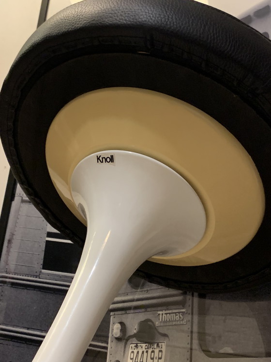 Image 1 of Sgabello Tulip di Eero Saarinen per Knoll.