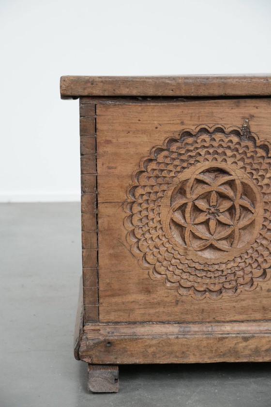 Image 1 of Antique Spanish chest made of walnut wood with beautiful carvings