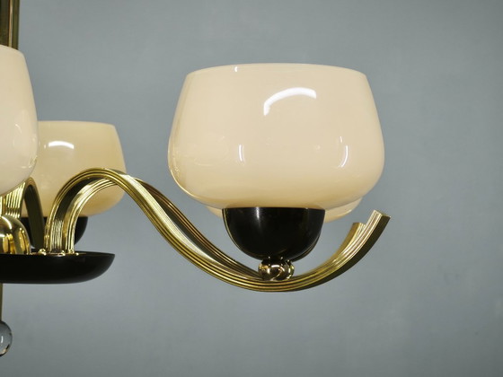 Image 1 of Lustre italien en laiton avec abat-jour en verre opalin, années 1950
