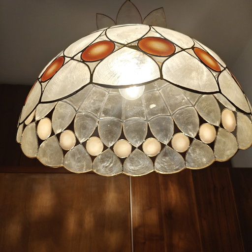Vintage-Hängelampe aus Capiz-Muscheln mit Blumenkranz – 1970er Jahre