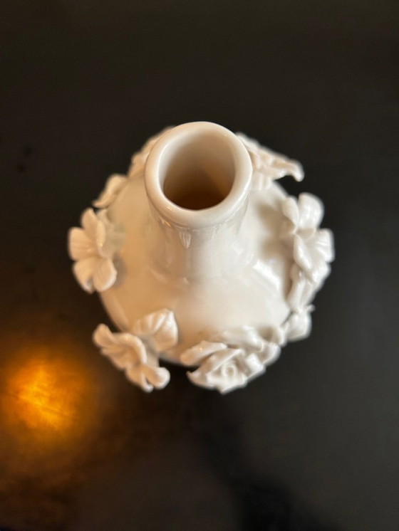 Image 1 of vase en céramique avec applications de fleurs