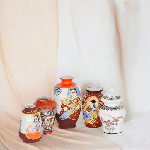 Collezione di 8 vasi in miniatura in porcellana Dragon Satsuma