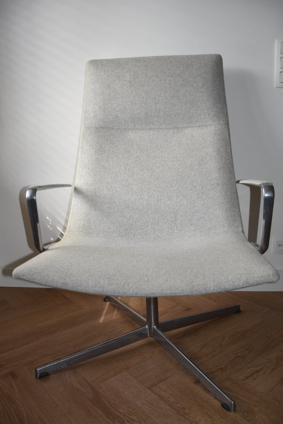 Arper Catifa 70 Lounge Swivel Chairs – Design Icon Set – Aluminium (photo 2 of 7)