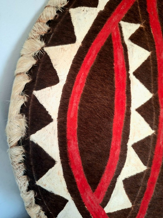 Image 1 of Afrikaanse tribale kunst: Maasai-schild en Pende-ritueelfiguur - Decoratie