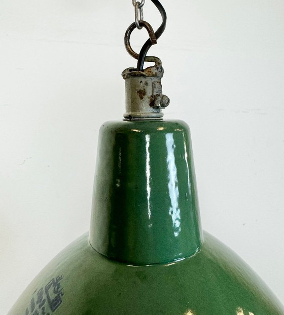 Image 1 of Lámpara colgante industrial de esmalte verde, década de 1960
