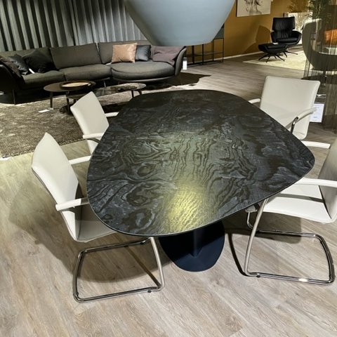 Bert Plantagie Roman dining table