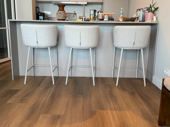 Set of 3 modern barstools/chairs – Kave Home, Textile (photo 2 of 5)