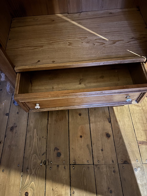 Image 1 of Antiker Kiefernschrank