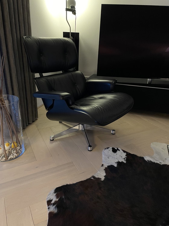 Image 1 of Lounge chair Ray en Charles Eames inclusief Ottoman