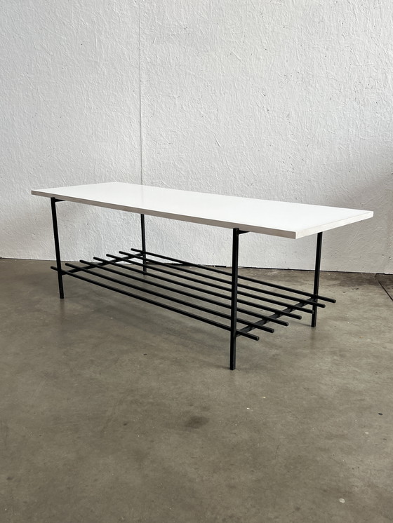 Image 1 of Table basse vintage, plateau en bois blanc sur structure en acier noir. 1970's