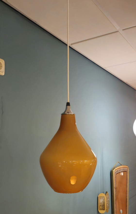 Image 1 of Suspension vintage en verre jaune ambré