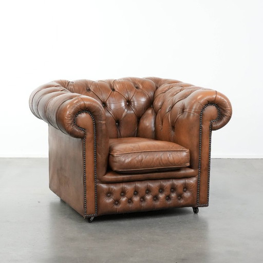 Poltrona Chesterfield marrone in pelle di mucca in stile inglese su ruote