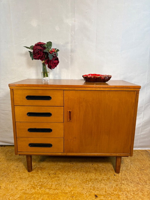 Petit buffet vintage en teck, style scandinave, années 1960 | Compact et élégant. Un superbe buffet vintage en teck, style