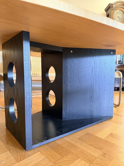 Tecta-Tisch mit passenden Stühlen und Lampe