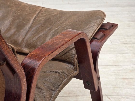 Image 1 of Fauteuil lounge norvégien des années 1970, revêtement en cuir marron.