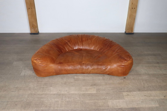 Image 1 of Canapé Croissant en cuir cognac par Raphael Raffel pour Honore Paris, 1970