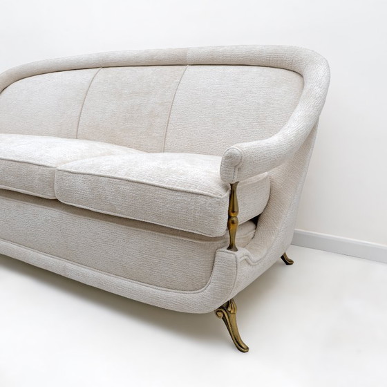 Image 1 of Sofá francés de mediados de siglo, estilo art déco con detalles de latón, década de 1950.